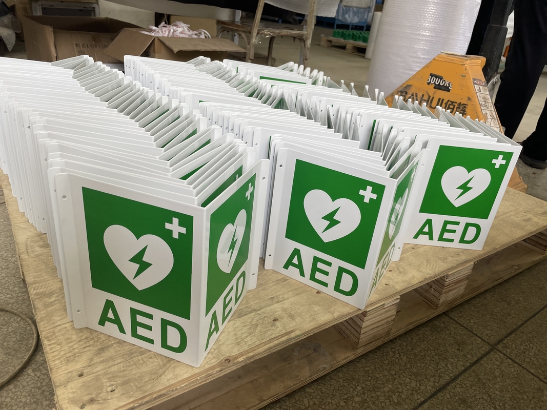 하얀 벽은 AED 벽 간판 녹색 플라스틱 세동제거기 AED 승리의 사인 맞춘 알루미늄 AED 징후를 탑재합니다